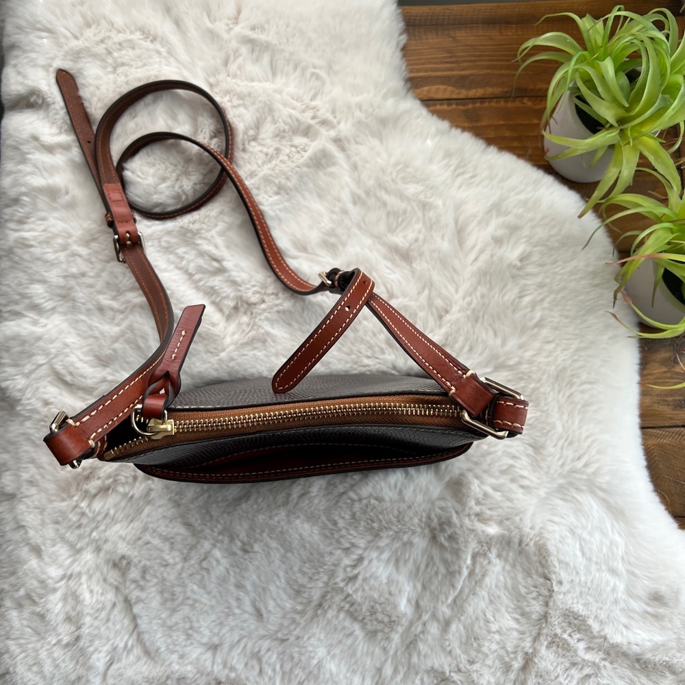 NWOT Dooney & Burke Lizard Embossed Letter Carrier Crossbody Chestnut - Picture 11 of 15